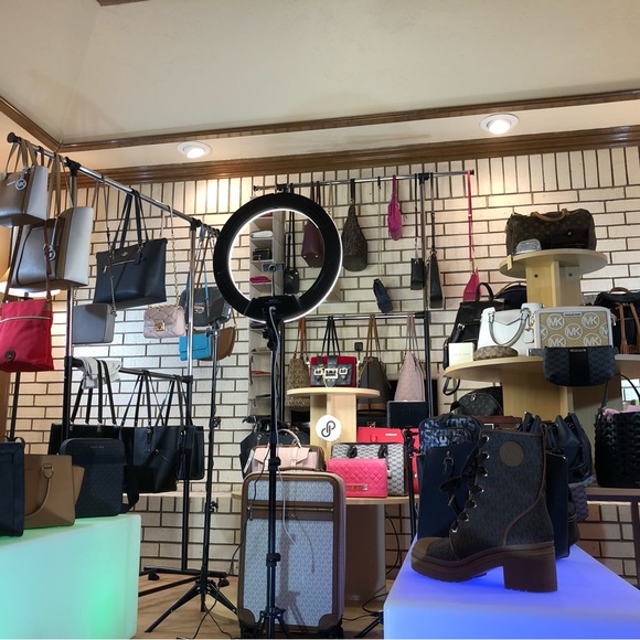 Meet your Posher, Gene - Picture 14 of 15